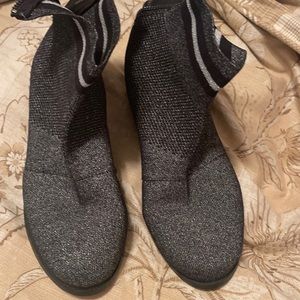 Kids boots excellent condition size 2